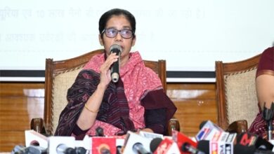 प्रमुख सचिव, कृषि विभाग, शहला निगार एवं संचालक खाद्य एवं आपूर्ति,डॉ फरिहा आलम सिद्दीकी तथा Oil Companies के अधिकारी आज स्थानीय सर्किट हाउस में पत्रकार वार्ता को सम्बोधित करते हुए