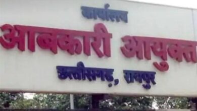 लास्टिक बोतल में शराब, एसोसिएशन ने नई नीति पर ऐतराज जताया