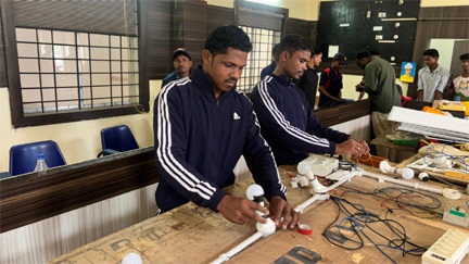 अंधेरे से उजाले की ओर- पुनर्वास नीति ने संवारा विनोद का भविष्य