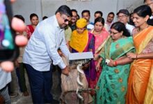 मंत्री गजेन्द्र यादव ने उचित मूल्य दुकान का किया औचक निरीक्षण मंत्री गजेन्द्र यादव ने उचित मूल्य दुकान का किया औचक निरीक्षण