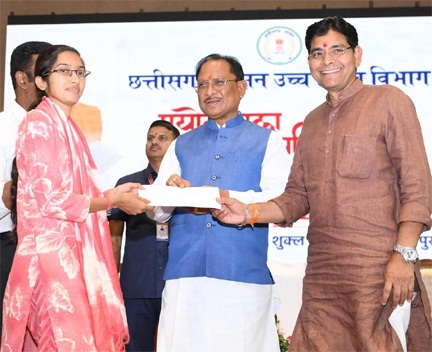 युवाओं के उज्ज्वल भविष्य के लिए सरकार पूर्णतः प्रतिबद्ध : मुख्यमंत्री विष्णु देव साय