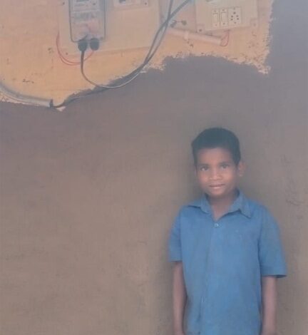 दशकों का अँधेरा टूटा, अबूझमाड़ के ईरपानार गाँव में पहली बार पहुँची बिजली