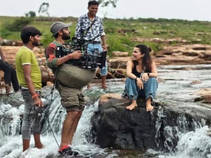 अंतरराष्ट्रीय मंच पर चमकी ‘RJ बस्तर’, कान्स में मिली बड़ी सफलता