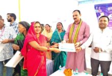 मझौली शिविर में सविता को मौके पर मिला आयुष्मान कार्ड, ग्रामीणों की समस्याओं का हुआ त्वरित निराकरण