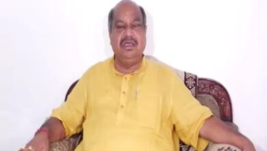 पुरंदर मिश्रा से धोखाधड़ी करने वाला शातिर गिरफ्तार, जांच में जुटी पुलिस पुरंदर मिश्रा से धोखाधड़ी करने वाला शातिर गिरफ्तार, जांच में जुटी पुलिस
