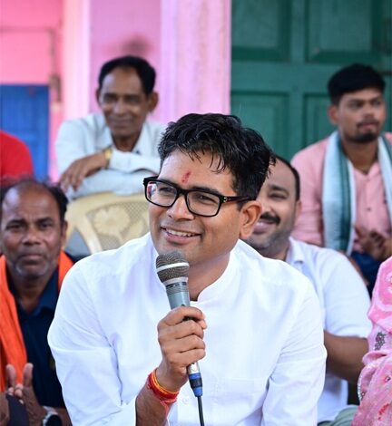 वित्त मंत्री ओ.पी. चौधरी ने ग्राम डुमरमुड़ा में ग्रामीणों से किया आत्मीय संवाद