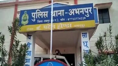 रायपुर की सड़कों पर दहशत, आबकारी कर्मचारी पर लूटपाट