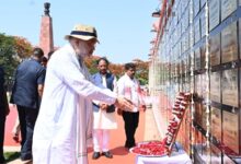 केंद्रीय गृहमंत्री अमित शाह ने अमर वाटिका में शहीदों को दी श्रद्धांजलि, परिजनों से की आत्मीय मुलाकात