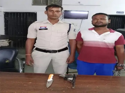 शहर में सुरक्षा जांच के दौरान युवक के पास मिला एयरगन और धारदार चाकू