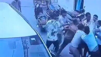 भिलाई के छावनी थाने में बवाल, बीयर बोतल विवाद पर दो गुट भिड़े