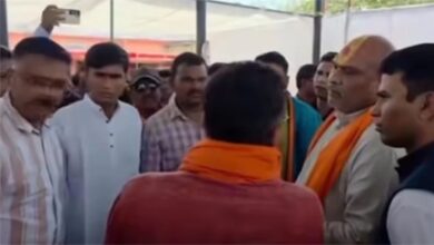 ‘जो करना है कर’ कहकर भड़के CEO, भाजपा नेता के साथ नोकझोंक का वीडियो वायरल