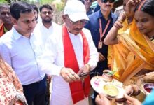 एक ग्रामीण का न्योता, मुख्यमंत्री का अपनापन – प्रधानमंत्री आवास से साकार हुआ सपना, मुख्यमंत्री ने कराया गृह प्रवेश