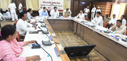 ’अधिकारी-कर्मचारी अनुशासित और संकल्पित होकर विकसित छत्तीसगढ़ के लिए करें काम: प्रभारी सचिव बोरा’