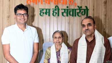 बस्तर में चिकित्सा की अलख जगाने वाले पद्मश्री डॉ. गोडबोले दंपति का वित्त मंत्री ओपी चौधरी ने किया आत्मीय अभिनंदन