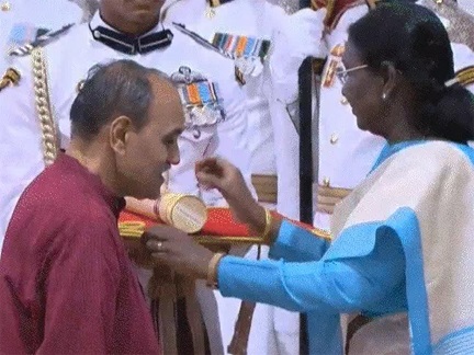 ‘डॉक्टर भैया-भाभी’ की मेहनत रंग लाई, मिला पद्मश्री सम्मान ‘डॉक्टर भैया-भाभी’ की मेहनत रंग लाई, मिला पद्मश्री सम्मान