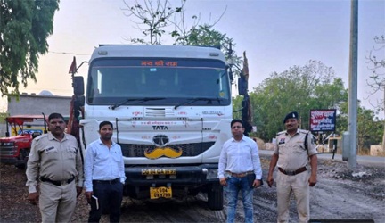 रेत के अवैध परिवहन पर बड़ी कार्रवाई, 6 हाइवा और 3 ट्रैक्टर जब्त