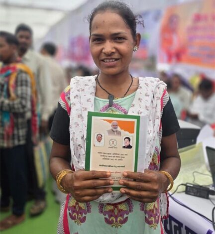 सुशासन तिहार बना ग्रामीणों के लिए राहत का माध्यम: अनीता को मिला नया राशन कार्ड