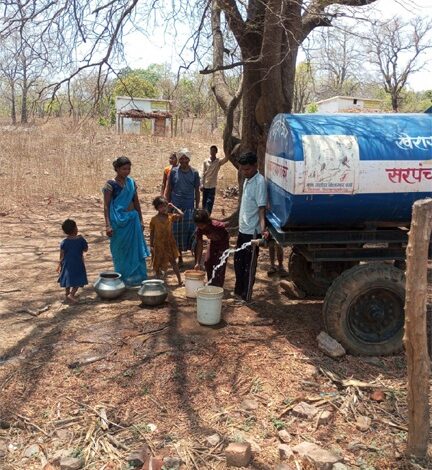 जिला प्रशासन की पहल पर बैगा बस्ती टिंगीपुर में टैंकर से पहुंचाया जा रहा पेयजल, झिरिया पर निर्भरता होगी खत्म