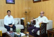 ’राज्यपाल डेका ने पर्यटन स्थलों का विकास एवं सुविधाएं बढ़ाने के दिए निर्देश’