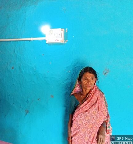 वनांचल में विकास का नया सवेरा : पहली बार बिजली से जगमगाया कटेमा गांव