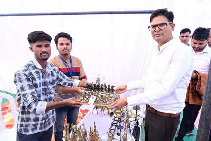 इनोवेशन महाकुंभ 1.0 में वित्त मंत्री ओपी चौधरी ने किया स्टॉल्स का निरीक्षण, युवाओं को दिया नवाचार का संदेश