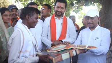 सुशासन तिहार: मुख्यमंत्री विष्णु देव साय ने पीएम जनमन के हितग्राही को सौंपी खुशियों की चाबी