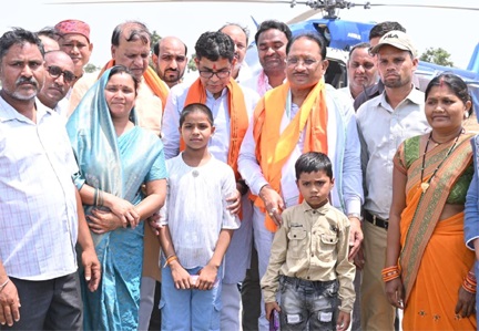 ’चिरायु योजना से मिली नई जिंदगी: समीरा और नितिन ने मुख्यमंत्री को थैंक यू कार्ड देकर जताया आभार’ ’चिरायु योजना से मिली नई जिंदगी: समीरा और नितिन ने मुख्यमंत्री को थैंक यू कार्ड देकर जताया आभार’