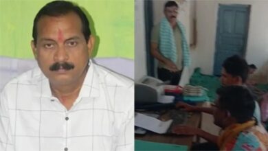 सुशासन के दावों के बीच घूसखोरी उजागर, रिटायर्ड शिक्षक से रिश्वत लेते बाबू गिरफ्तार