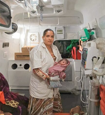 108 संजीवनी एक्सप्रेस कर्मियों की सूझबूझ से एम्बुलेंस में हुआ सुरक्षित प्रसव