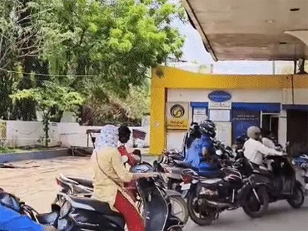 पेट्रोल के दामों में फिर उछाल, रायपुर समेत कई शहरों में असर पेट्रोल के दामों में फिर उछाल, रायपुर समेत कई शहरों में असर