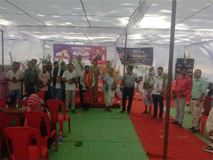 टांगरडीह शिविर में किसानों को मिला योजनाओं का लाभ टांगरडीह शिविर में किसानों को मिला योजनाओं का लाभ