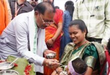 ’मुख्यमंत्री विष्णु देव साय ने बच्चों को कराया अन्नप्राशन, गर्भवती महिलाओं की गोदभराई कार्यक्रम में दी शुभकामनाएं’