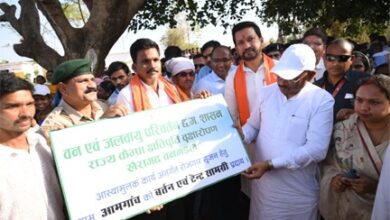 सुशासन तिहार: मुख्यमंत्री विष्णु देव साय ने समाज प्रमुख को सौंपा टेंट एवं बर्तन सामग्री, ग्राम आमगांव में बढ़ेगा रोजगार