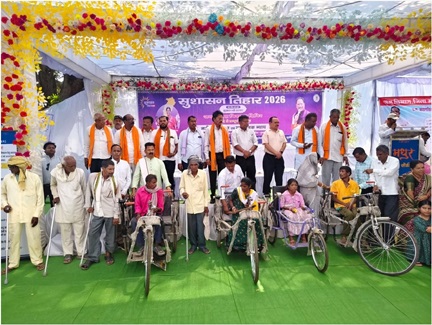 ट्राइसाइकिल मिलने से सुश्री खोमीन कल्लो के जीवन में लौटी आत्मनिर्भरता की मुस्कान ट्राइसाइकिल मिलने से सुश्री खोमीन कल्लो के जीवन में लौटी आत्मनिर्भरता की मुस्कान