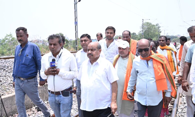 फाफाडीह अंडरब्रिज में जलभराव पर विधायक पुरंदर मिश्रा का सख्त एक्शन, मौके पर पहुंचकर अधिकारियों को दिए स्थायी समाधान के निर्देश फाफाडीह अंडरब्रिज में जलभराव पर विधायक पुरंदर मिश्रा का सख्त एक्शन, मौके पर पहुंचकर अधिकारियों को दिए स्थायी समाधान के निर्देश