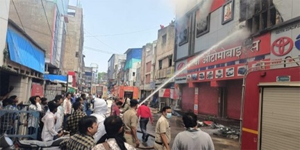 राजधानी में ऑटोमोबाइल शॉप धू-धू कर जली, दमकल ने संभाला मोर्चा