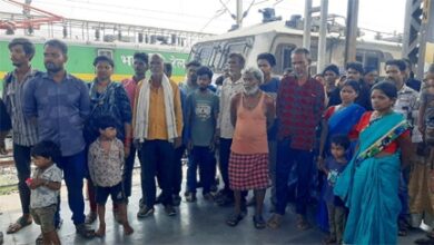 मुक्त कराए गए श्रमिकों की सकुशल वापसी