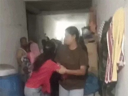 रील विवाद के बाद बस्ती में प्रदर्शन और हनुमान चालीसा पाठ