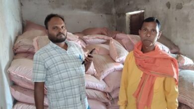 जशपुर में किसानों को खाद-बीज की पर्याप्त उपलब्धता, प्रशासन की कड़ी निगरानी से कालाबाजारी पर रोक जशपुर में किसानों को खाद-बीज की पर्याप्त उपलब्धता, प्रशासन की कड़ी निगरानी से कालाबाजारी पर रोक