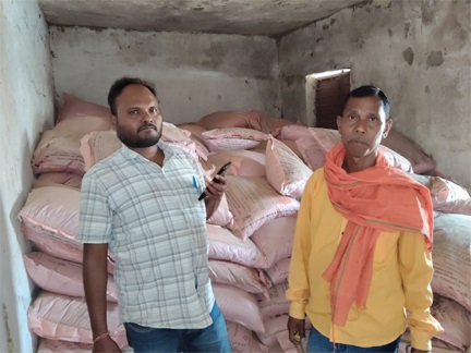 जशपुर में किसानों को खाद-बीज की पर्याप्त उपलब्धता, प्रशासन की कड़ी निगरानी से कालाबाजारी पर रोक जशपुर में किसानों को खाद-बीज की पर्याप्त उपलब्धता, प्रशासन की कड़ी निगरानी से कालाबाजारी पर रोक