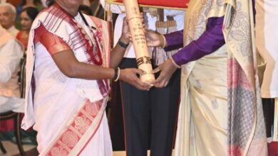 वित्त मंत्री ओपी चौधरी ने पद्मश्री सम्मान प्राप्त डॉ. बुधरी ताती को दी बधाई वित्त मंत्री ओपी चौधरी ने पद्मश्री सम्मान प्राप्त डॉ. बुधरी ताती को दी बधाई