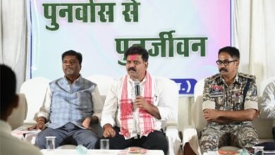 पुनर्वासित युवाओं से मिले उप मुख्यमंत्री विजय शर्मा और वन मंत्री केदार कश्यप पुनर्वासित युवाओं से मिले उप मुख्यमंत्री विजय शर्मा और वन मंत्री केदार कश्यप