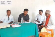 दूरस्थ गांव में पहुंचीं विशेषज्ञ स्वास्थ्य सेवाएं, 73 ग्रामीणों को मिला लाभ