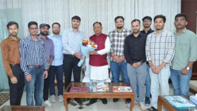 मुख्यमंत्री विष्णुदेव साय ने यूपीएससी प्रारंभिक परीक्षा में सफल ट्राइबल यूथ हॉस्टल के विद्यार्थियों से की मुलाकात