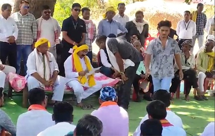 उप मुख्यमंत्री अरुण साव ने आम पेड़ के नीचे लगाई चौपाल