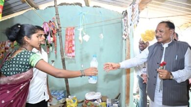 जब मुख्यमंत्री रुके एक छोटी-सी किराना दुकान पर… और सामने थी बदलाव की बड़ी कहानी’