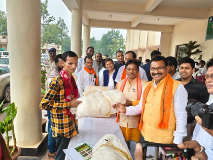 सुकमा में ‘खेती बचाओ अभियान’ के तहत जैविक एवं प्राकृतिक खेती कार्यशाला आयोजित सुकमा में ‘खेती बचाओ अभियान’ के तहत जैविक एवं प्राकृतिक खेती कार्यशाला आयोजित