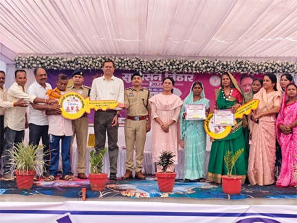 खुशियों की चाबी’ से साकार हो रहा पक्के घर का सपना खुशियों की चाबी’ से साकार हो रहा पक्के घर का सपना