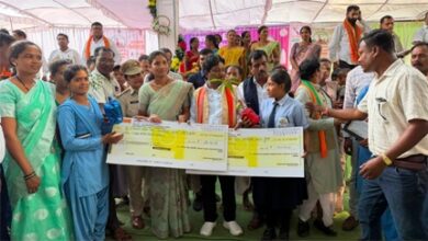 ’बस्तर की बेटियों ने पेश की सफलता की मिसाल, तेंदूपत्ता संग्राहक परिवारों की रुद्राणी और डालेश्वरी ने बढ़ाई अंचल की शान’