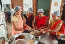 महुआ से समृद्धि की राह: वन धन विकास केंद्र कौरिनभाठा बना महिला सशक्तिकरण का मॉडल महुआ से समृद्धि की राह: वन धन विकास केंद्र कौरिनभाठा बना महिला सशक्तिकरण का मॉडल